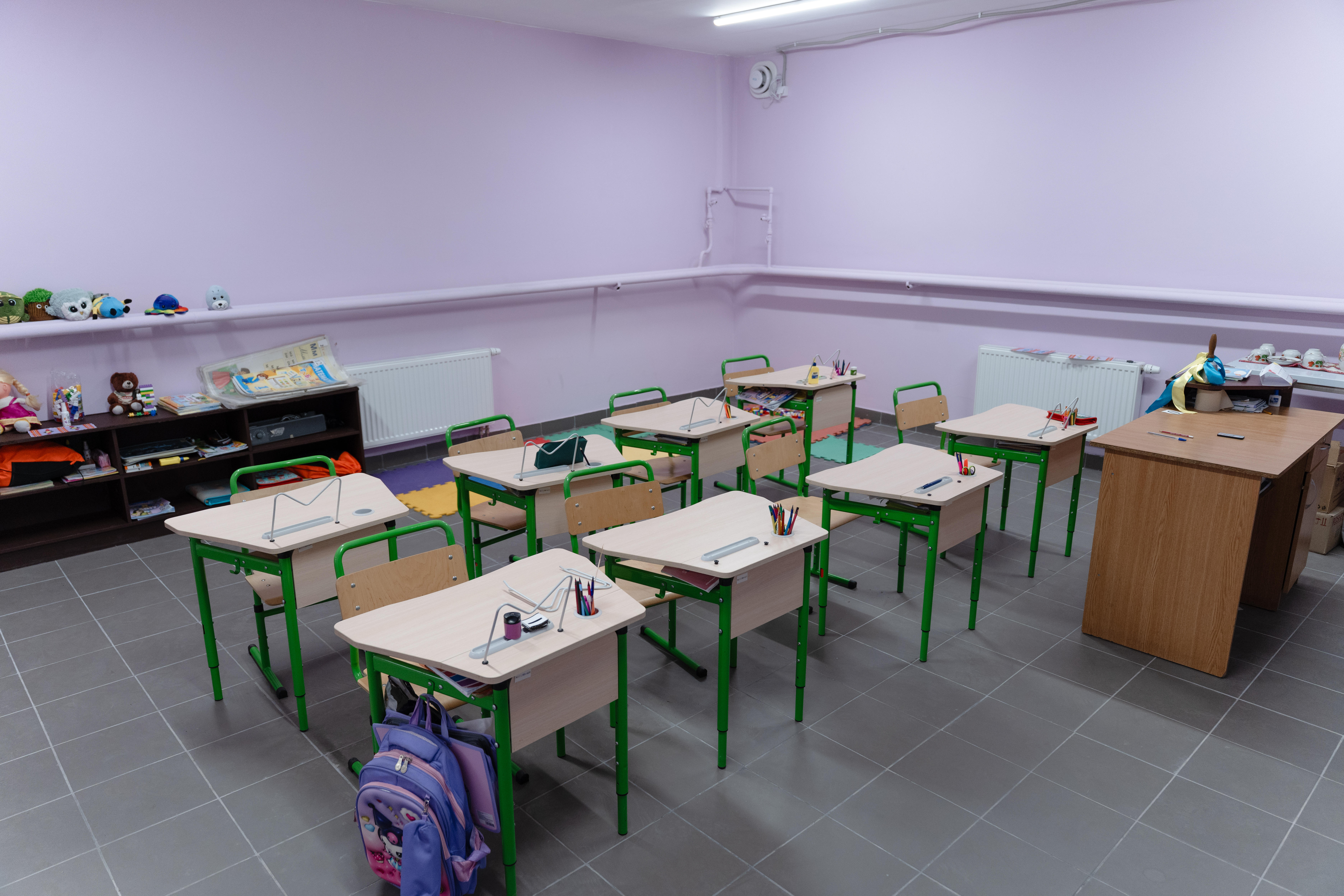 Un aula equipada en el refugio renovado por UNOPS, utilizada por estudiantes de diferentes cursos para diversas actividades extracurriculares.