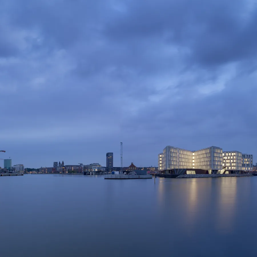 UN City opened its doors in July 2013, and now houses 11 organizations – UNDP, UNEP, UNFPA, UNHCR, UNICEF, UNIDO, UNOPS, UN Women, WFP, WHO and IOM.