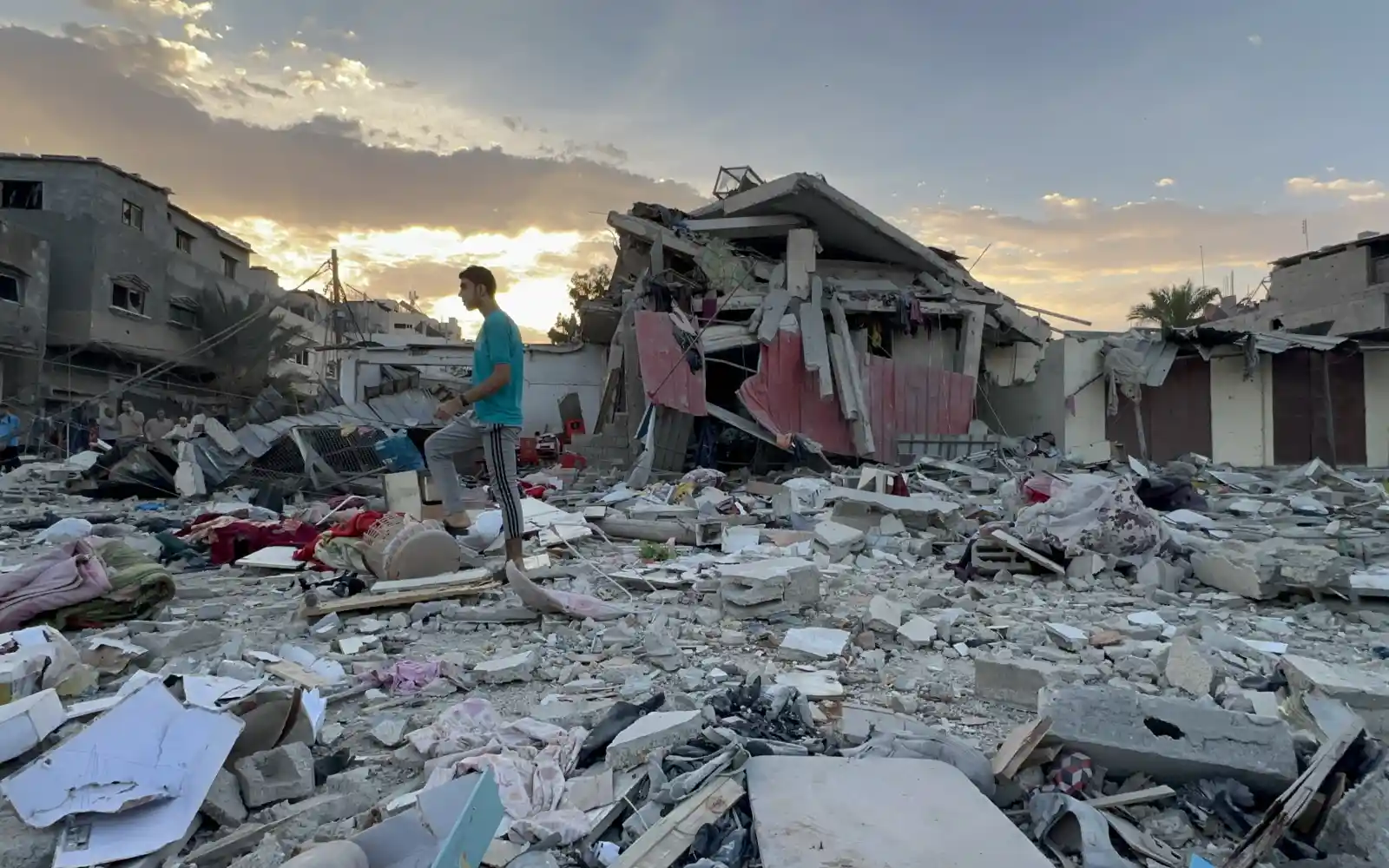 Extensive destruction caused by airstrikes on Gaza. ©WHO