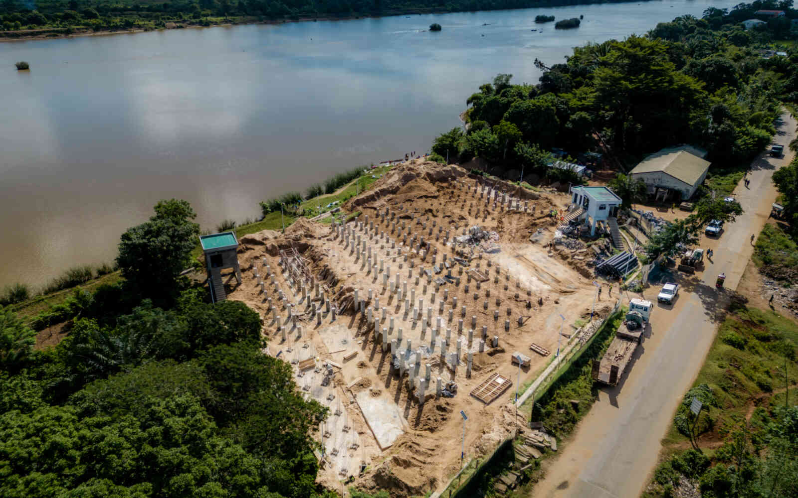 Aerial view of a new solar-powered water pumping station under construction in Vohipeno in Madagascar’s Fitovinany Region.  © UNOPS/Harzoon Razafimandimby