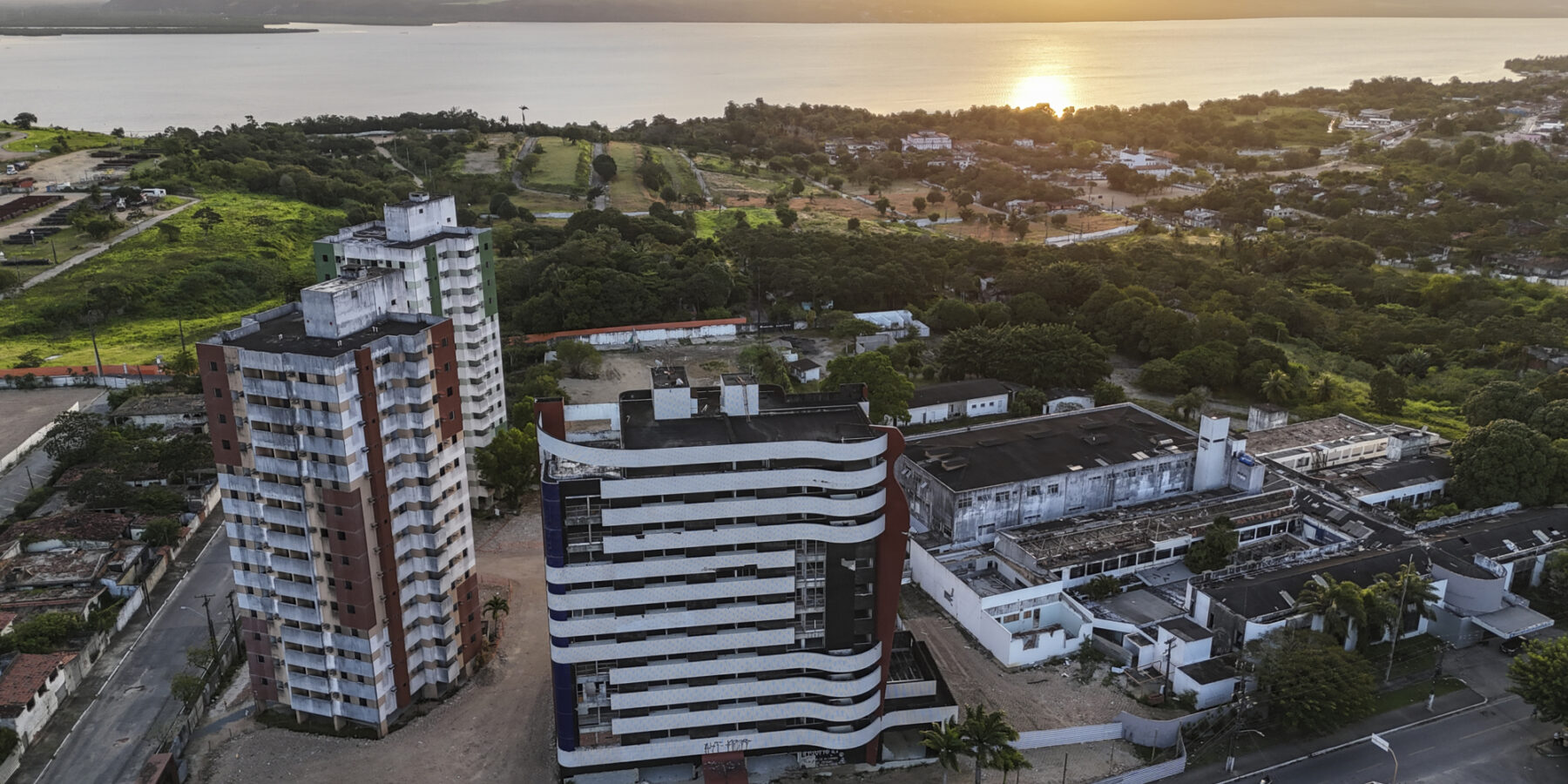 Des bâtiments abandonnés près de la lagune de Mundaú.