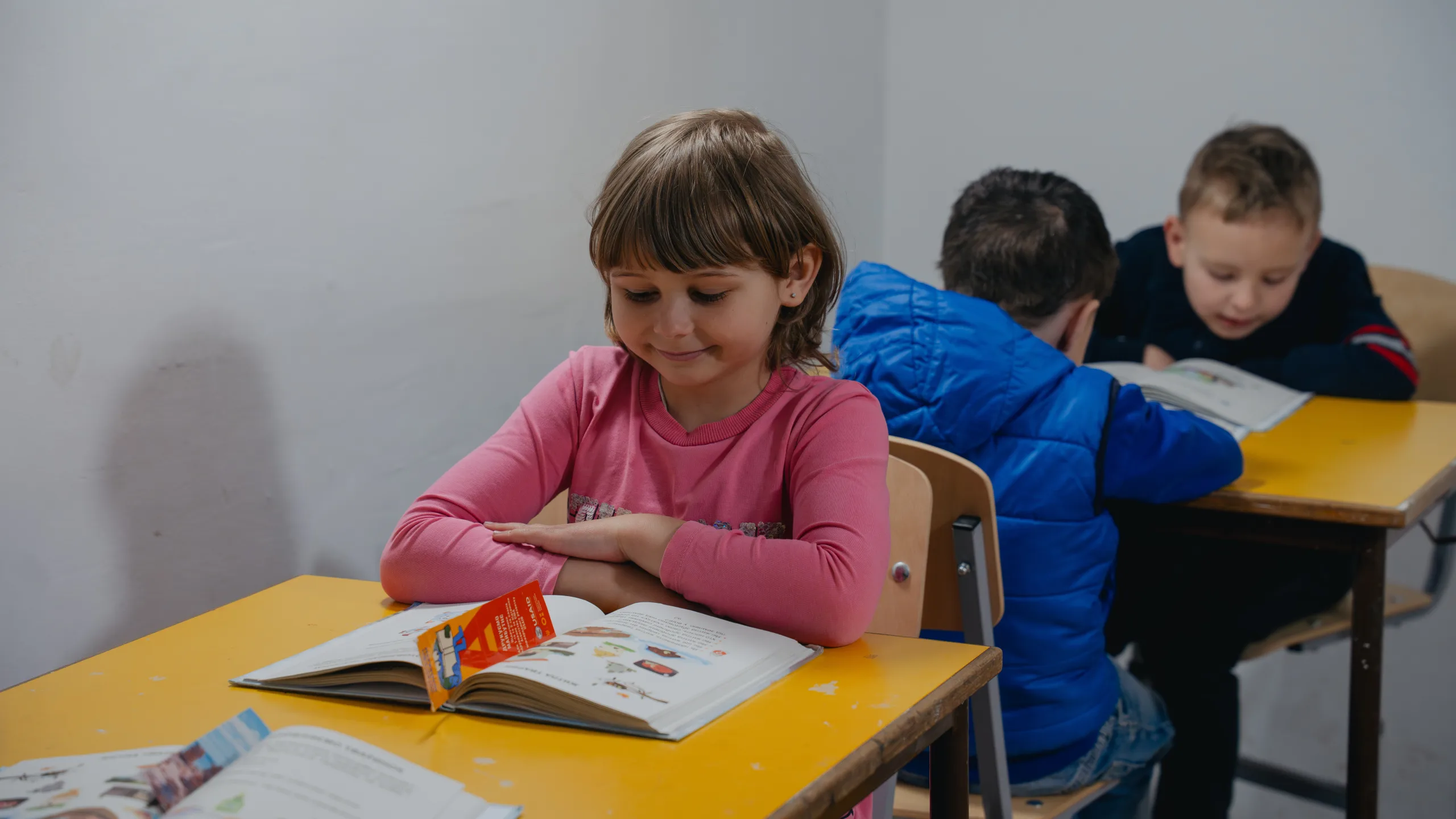 El aprendizaje continúa en el refugio para todos los cursos durante una alerta de ataque aéreo. ©UNOPS/Veronika Yaresko