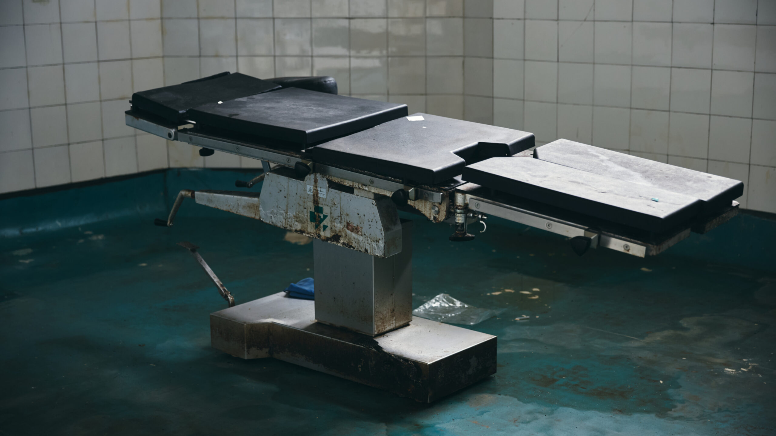 Une vieille table d’opération