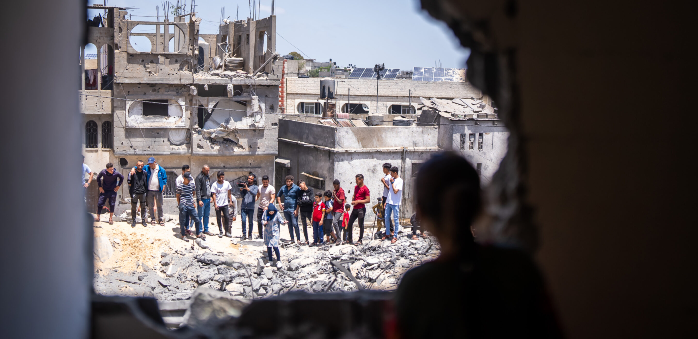 People look at damage to a residential area, Gaza Strip. ©WHO
