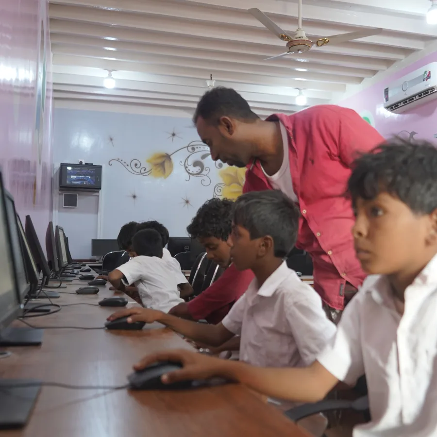 Elementary students use computers in a lab at Ba-Rasheed school in Al-Ayoun, Hadhramaut governorate.