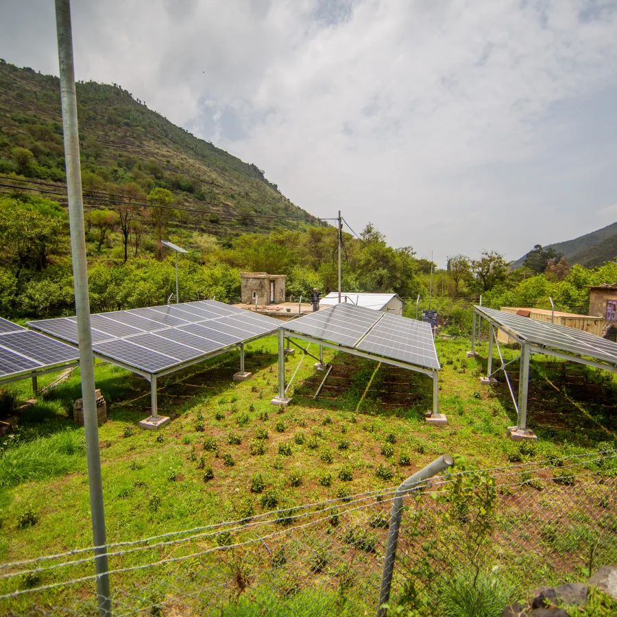 Solar panels at this water well in Badan District, Ibb governorate supply homes with running water.