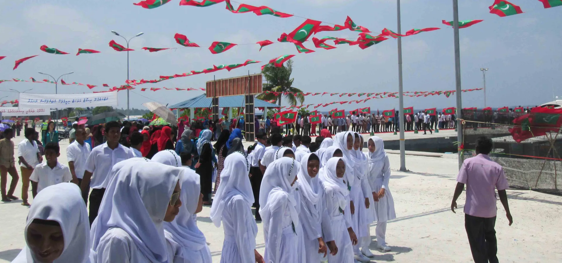 ​​​​​​​​​​​​Local schoolchildren from Gadhdhoo attending the IWRM network inauguration ceremony.