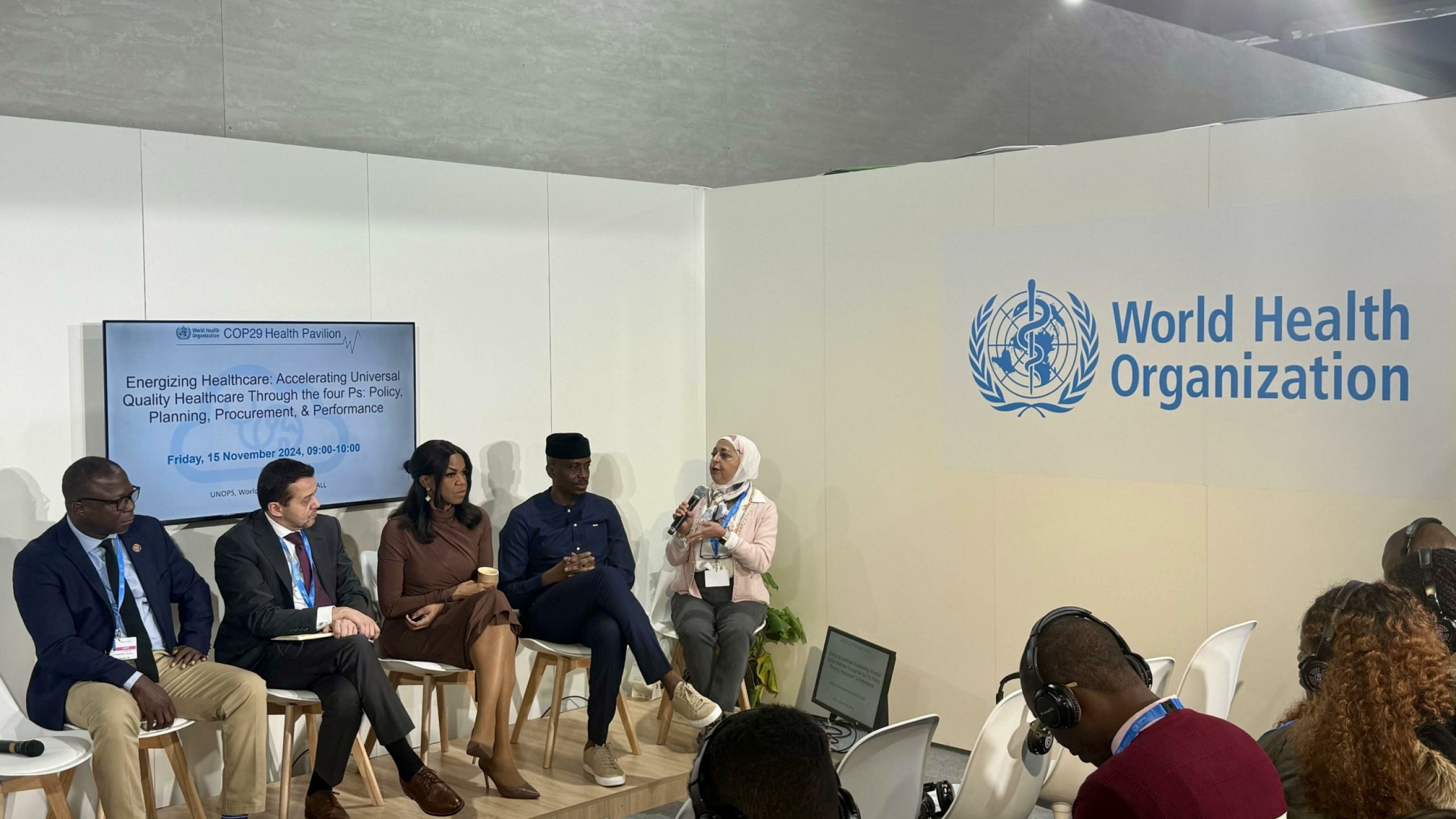 Muna Albanna, Asesora Regional de Infraestructura de UNOPS, intervino en un panel de la Organización Mundial de la Salud sobre cómo la energía renovable ha transformado los proyectos de infraestructura tanto en Yemen como en el Líbano.