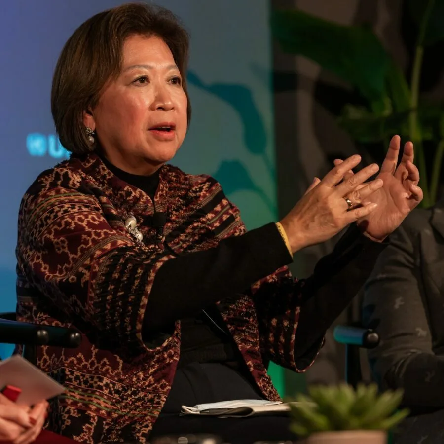 Durante el evento en The New York Times Climate Hub, Mari Elka Pangestu habla sobre la necesidad de invertir en esfuerzos de adaptación, resiliencia y mitigación.