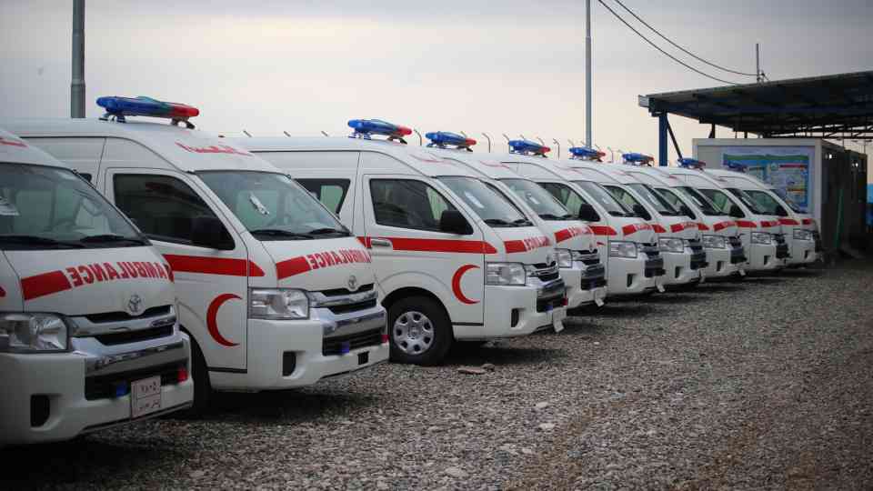 Algunas de las 20 ambulancias paramédicas totalmente equipadas financiadas por el Gobierno de Japón. 