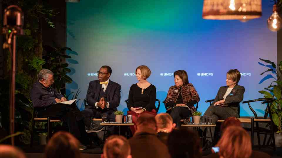 En The New York Times Climate Hub, la Sra. Faremo participa en una mesa redonda junto con el Dr. Akinwumi Adesina, Julia Gillard y Mari Elka Pangestu.