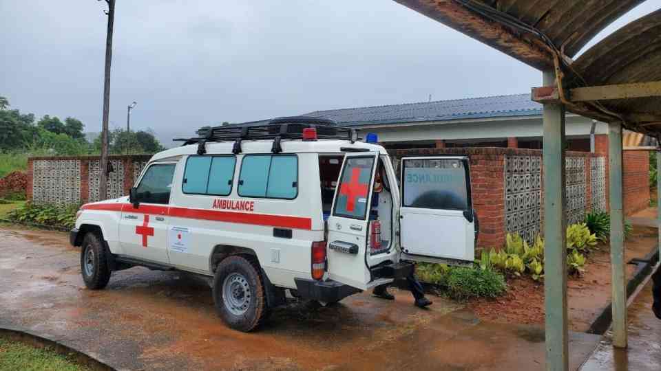 Une ambulance entièrement équipée a été fournie à l’hôpital du district de Hauna dans le cadre du projet.