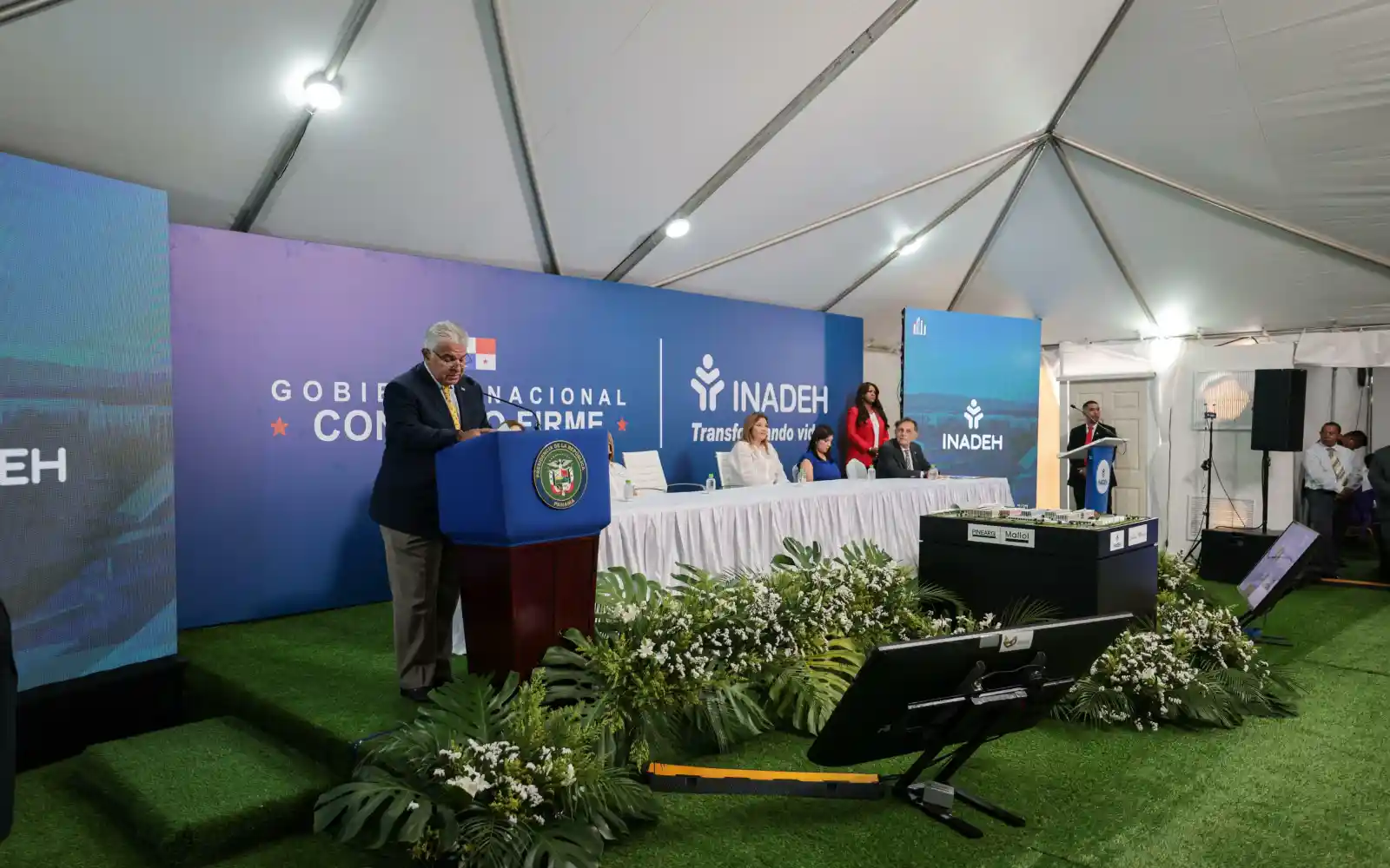 Le président du Panama, le directeur de l’Institut national de formation professionnelle et de développement humain, le directeur du bureau régional de l’UNOPS pour l’Amérique latine et les Caraïbes ainsi que d’autres responsables de haut niveau ont assisté à la cérémonie marquant l’inauguration des travaux.