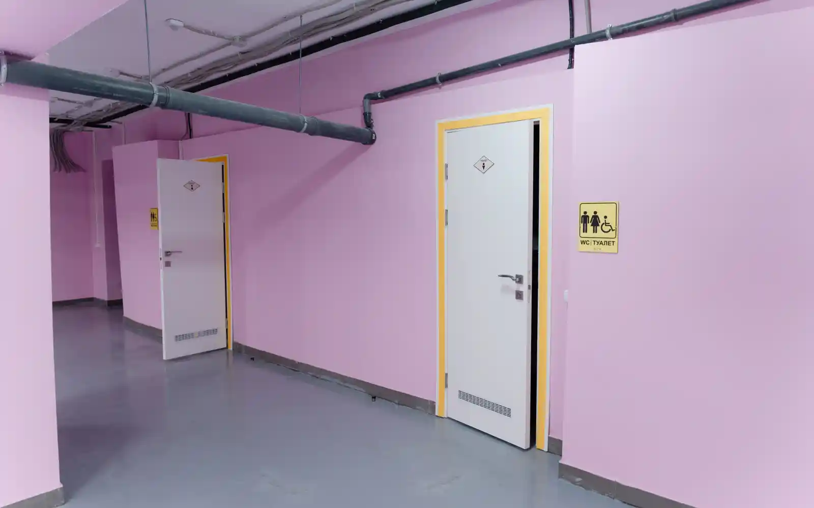 El refugio se construyó de acuerdo con las normas de accesibilidad y diseño inclusivo.
