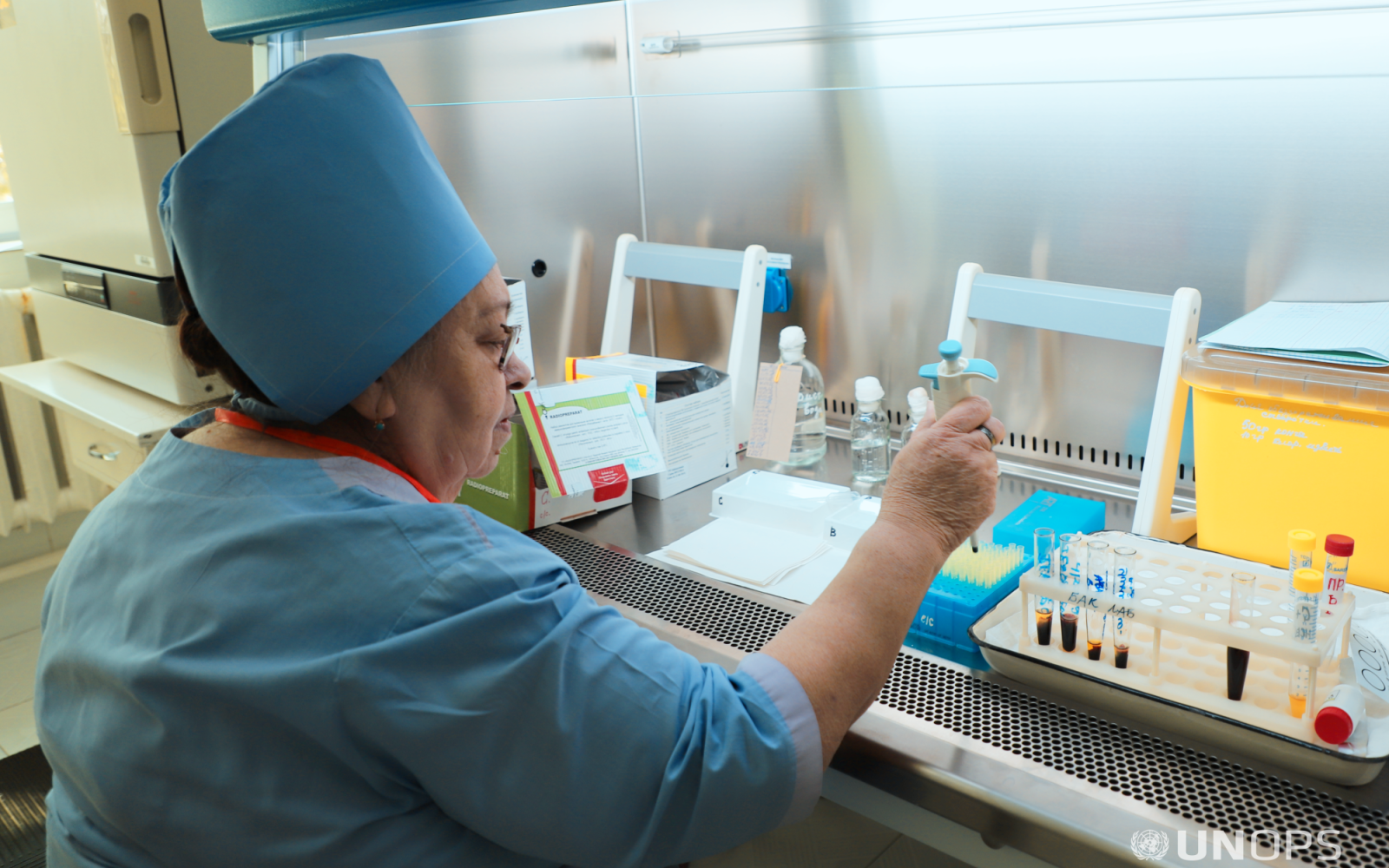 Health professionals use new specialized equipment procured by UNOPS.