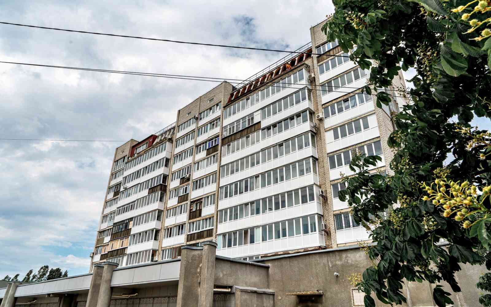The UNOPS project team, accompanied by representatives of the city authorities and the Danish embassy in Ukraine, inspect and discuss the renovations.