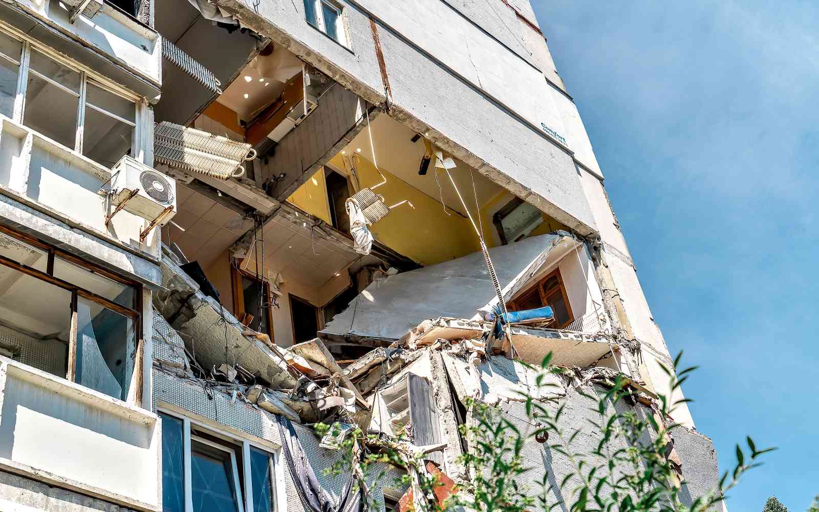 A direct hit left this building missing several panels, rendering a whole section (floors 3 to 6) unusable