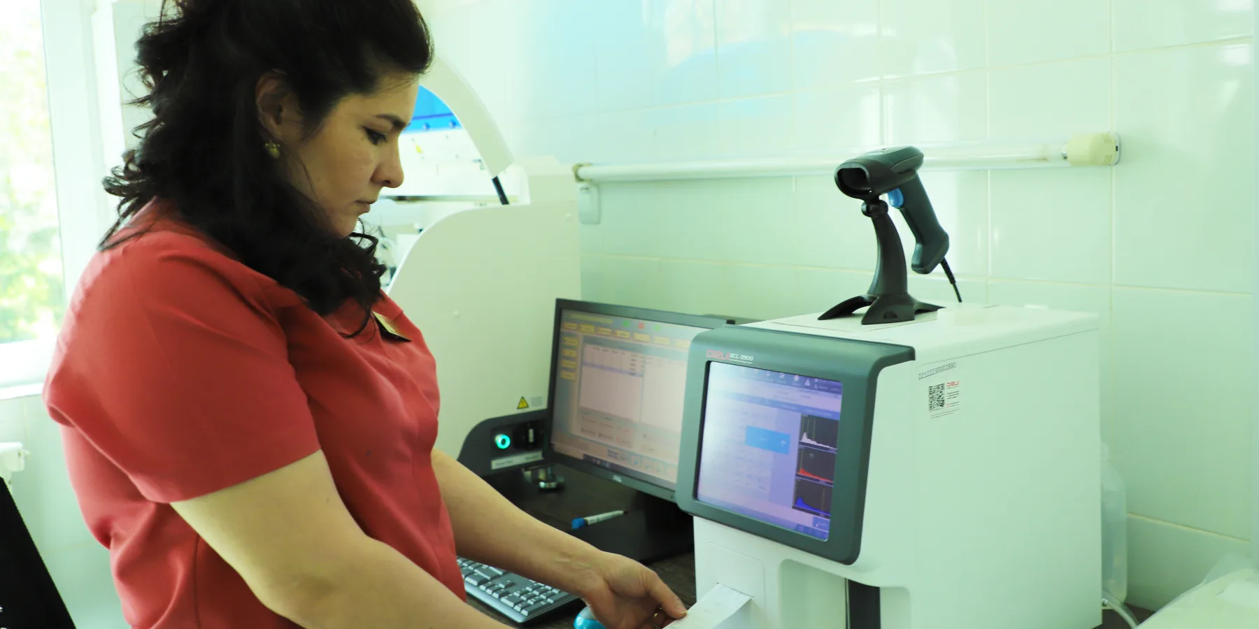 Analizador de hematología: Automatiza el análisis de las células sanguíneas, lo que facilita el diagnóstico de afecciones como la anemia, las infecciones o los cánceres de la sangre.