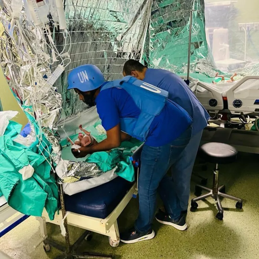 À l’hôpital Al-Shifa, l’UNOPS a travaillé avec des partenaires des Nations Unies pour évacuer 31 bébés malades.