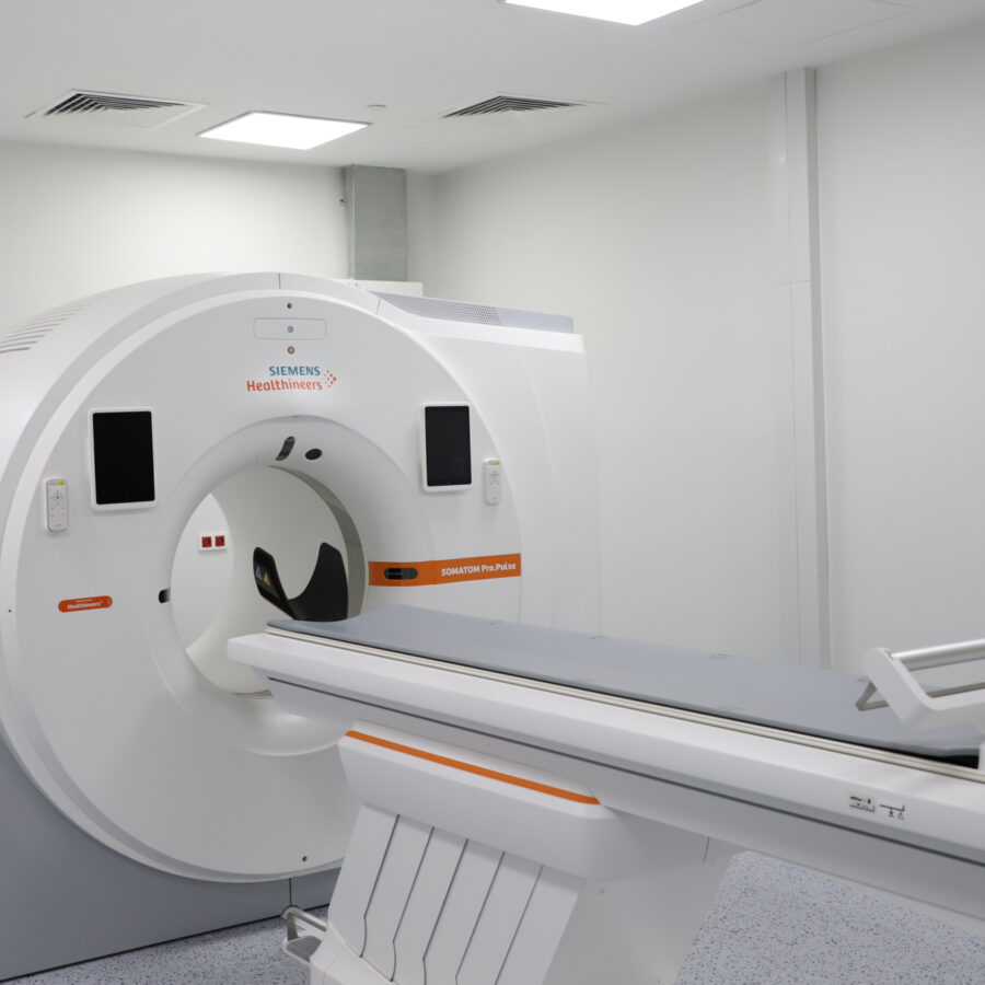 Escáner de tomografía por emisión de positrones y de tomografía computarizada adquirido por UNOPS, ahora disponible gratuitamente para las pacientes en Uzbekistán.