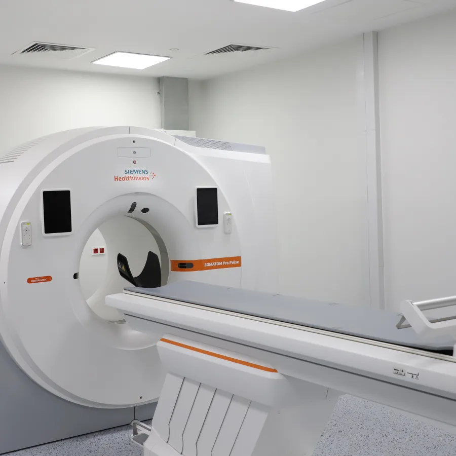 Escáner de tomografía por emisión de positrones y de tomografía computarizada adquirido por UNOPS, ahora disponible gratuitamente para las pacientes en Uzbekistán.