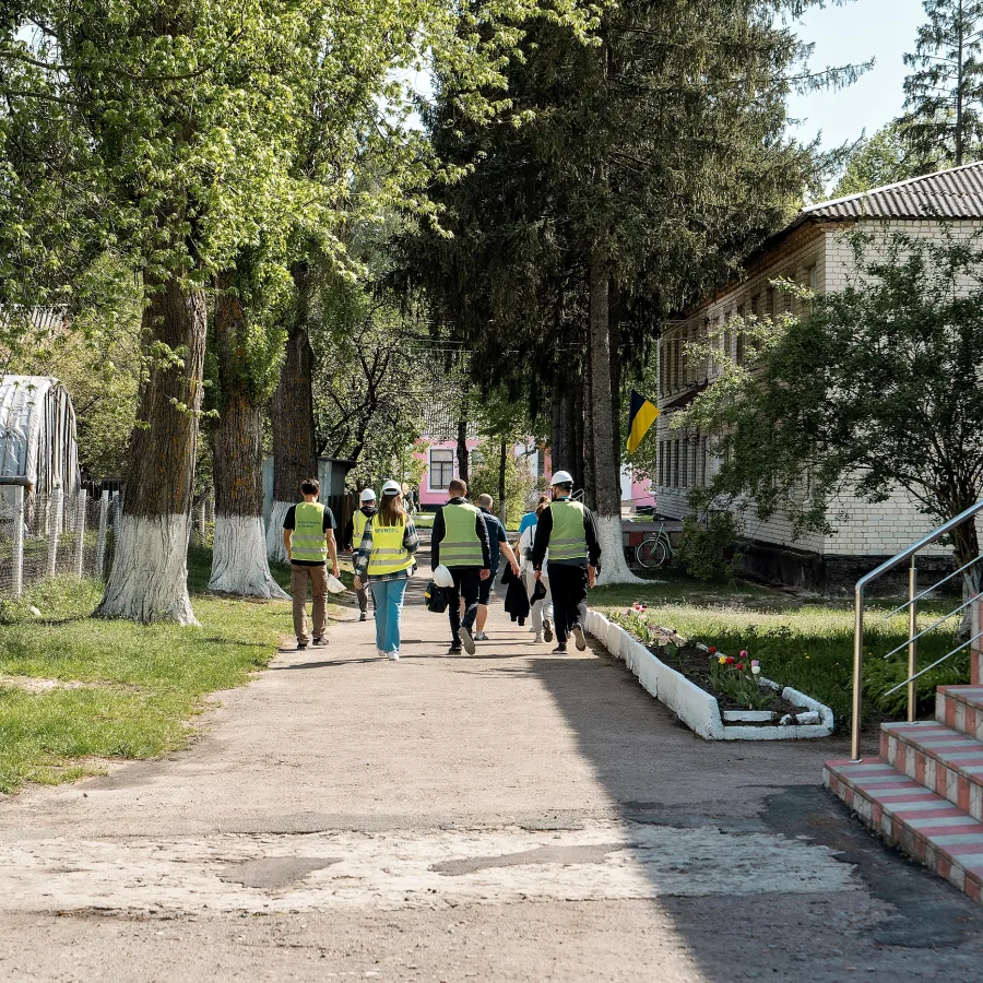 The UNOPS team arrives on the campus of the Katyuzhanka Vocational College.